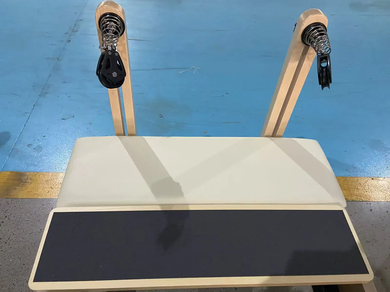 Rope-guiding pulley system on a WD-MS-003 wooden Pilates reformer