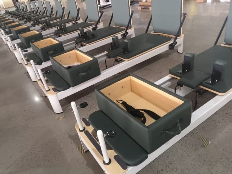 Aluminum Pilates reformer for studio (6)