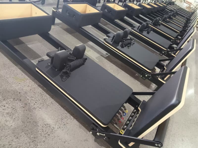 Aluminum Pilates reformer for studio (6)