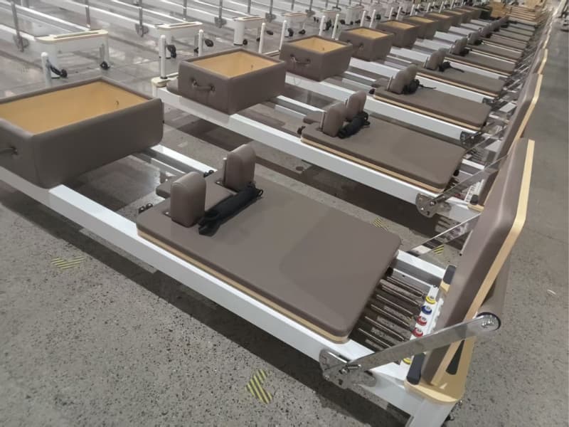Aluminum Pilates reformer for studio (6)
