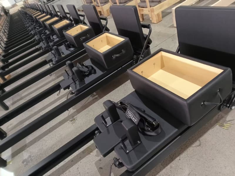 Aluminum Pilates reformer for studio (6)