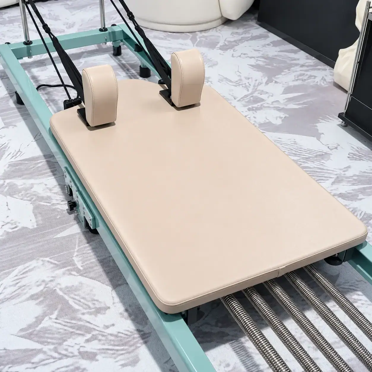 Adjustable headrest and shoulder rests on FD-ALS-416