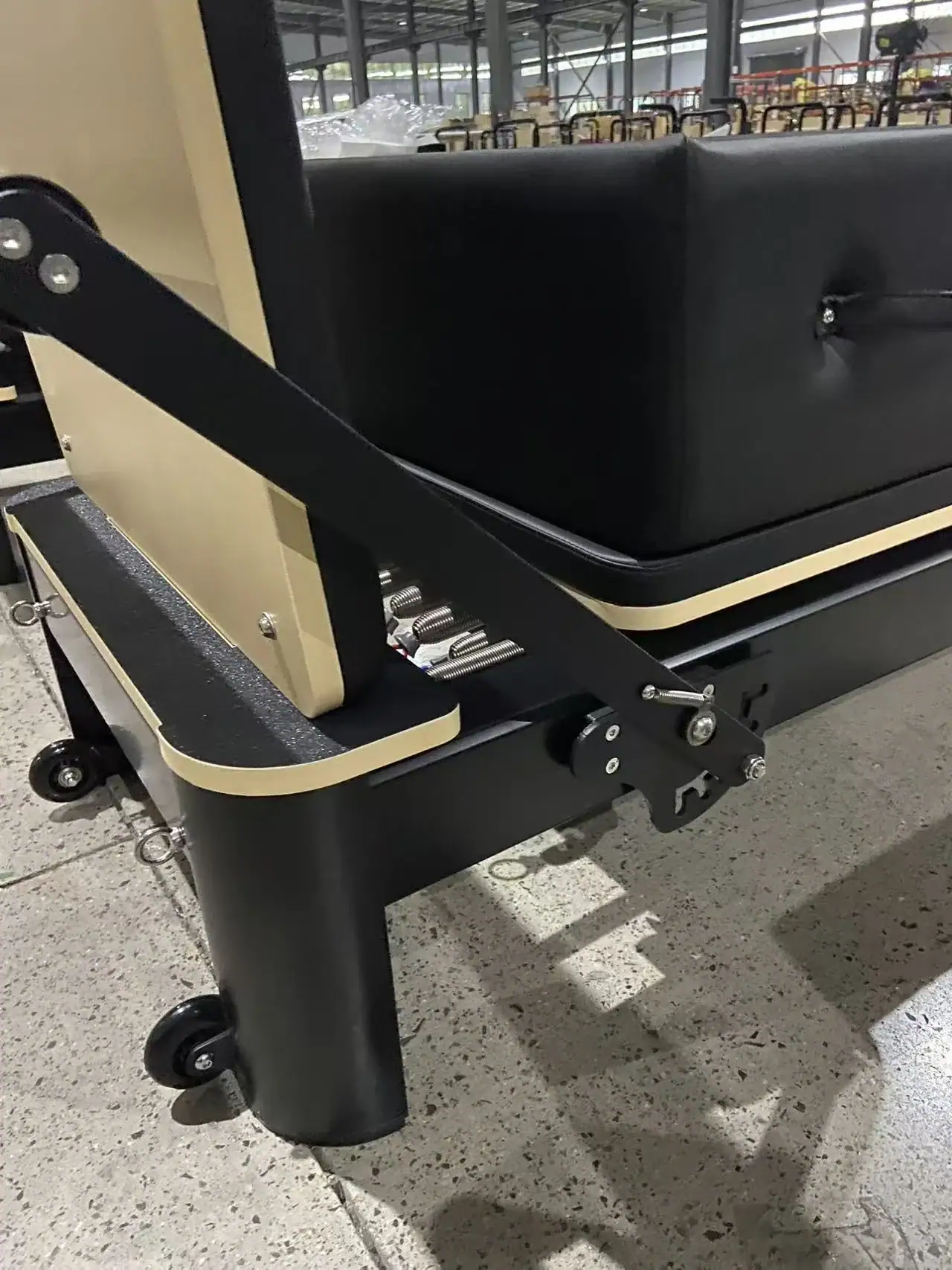 AL4-401 Pilates reformer footbar and aluminum frame adjustment detail