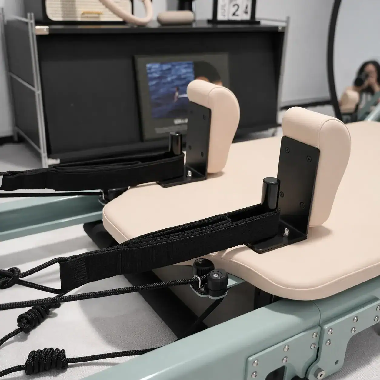Adjustable headrest and shoulder rests on FD-ALS-416