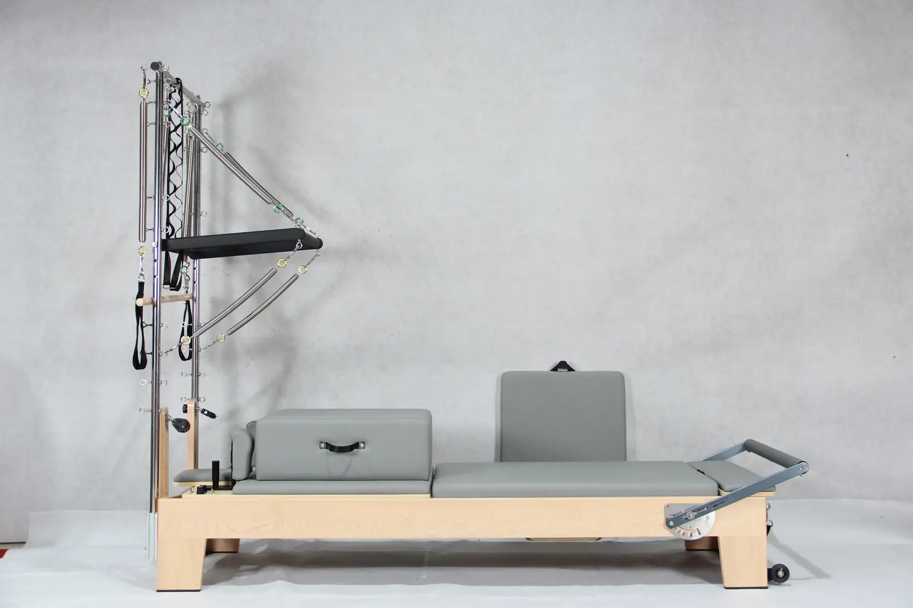WD-MS PLUS-600 maple Pilates reformer with semi-elevated tower.